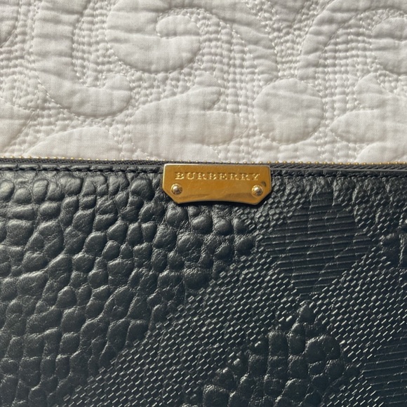 Burberry Embossed Check Signature wallet - Picture 4 of 16